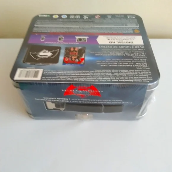 Batman VS Superman DVD, Blu-ray, Digital HD Special Edition Metal Lunch Box! - Picture 5 of 8